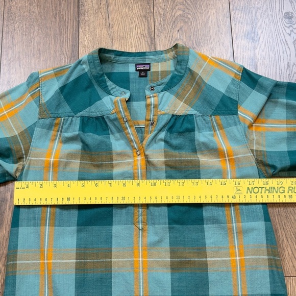 Woman’s Patagonia Settlers Plaid Top - Picture 7 of 11